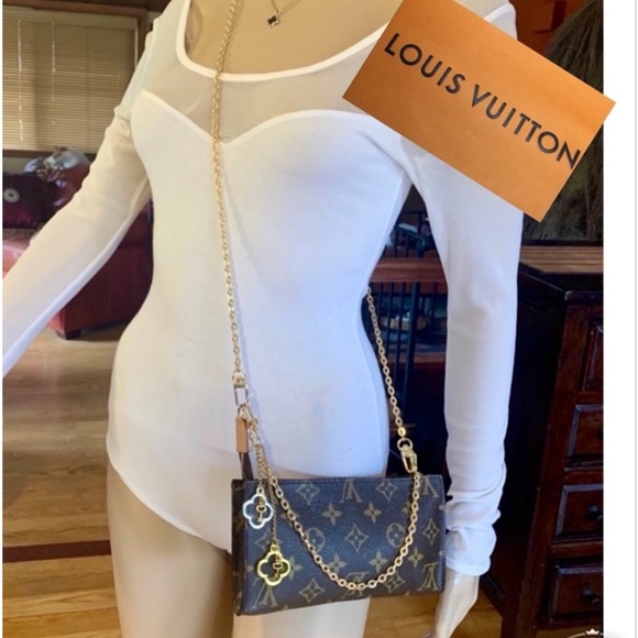 Louis Vuitton Handbags - 🚫SOLD🚫 LV Pouch Gm💥Sharp Super Attractive Trendy Stylish💥w/accessories7.85”